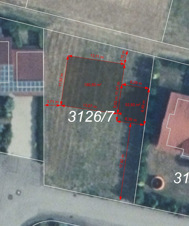 Aerial photo of a plot with parcel 3126/7, red dimension lines and area information.