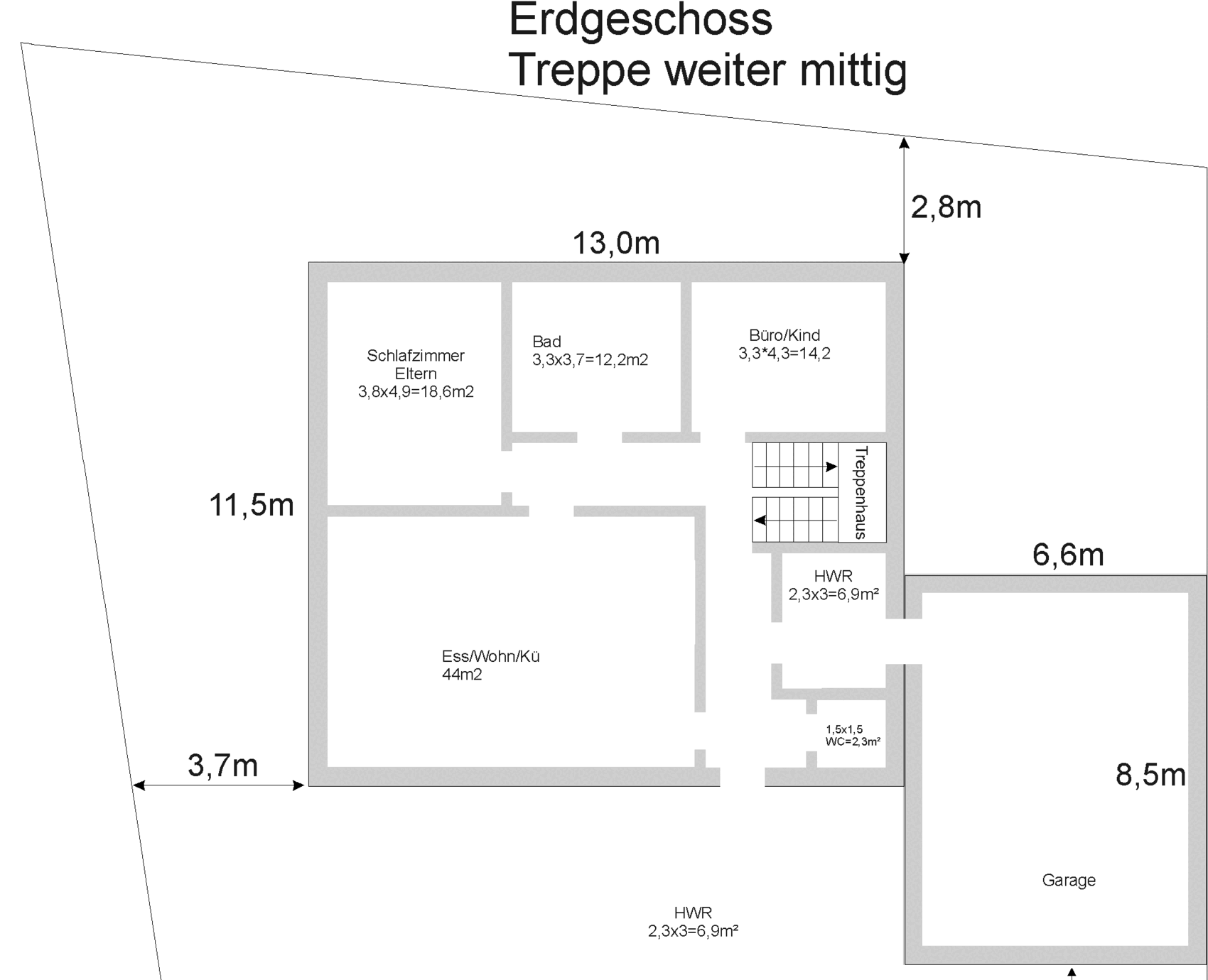 Grundriss Erdgeschoss: Schlafzimmer Eltern, Bad, Büro/Kind, Ess/Woh/Küche, HWR, WC; Treppenhaus.