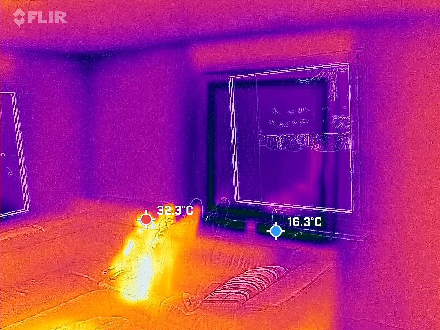 Thermal image of a living room: Fire on the sofa, 32°C left, 16°C at the window.