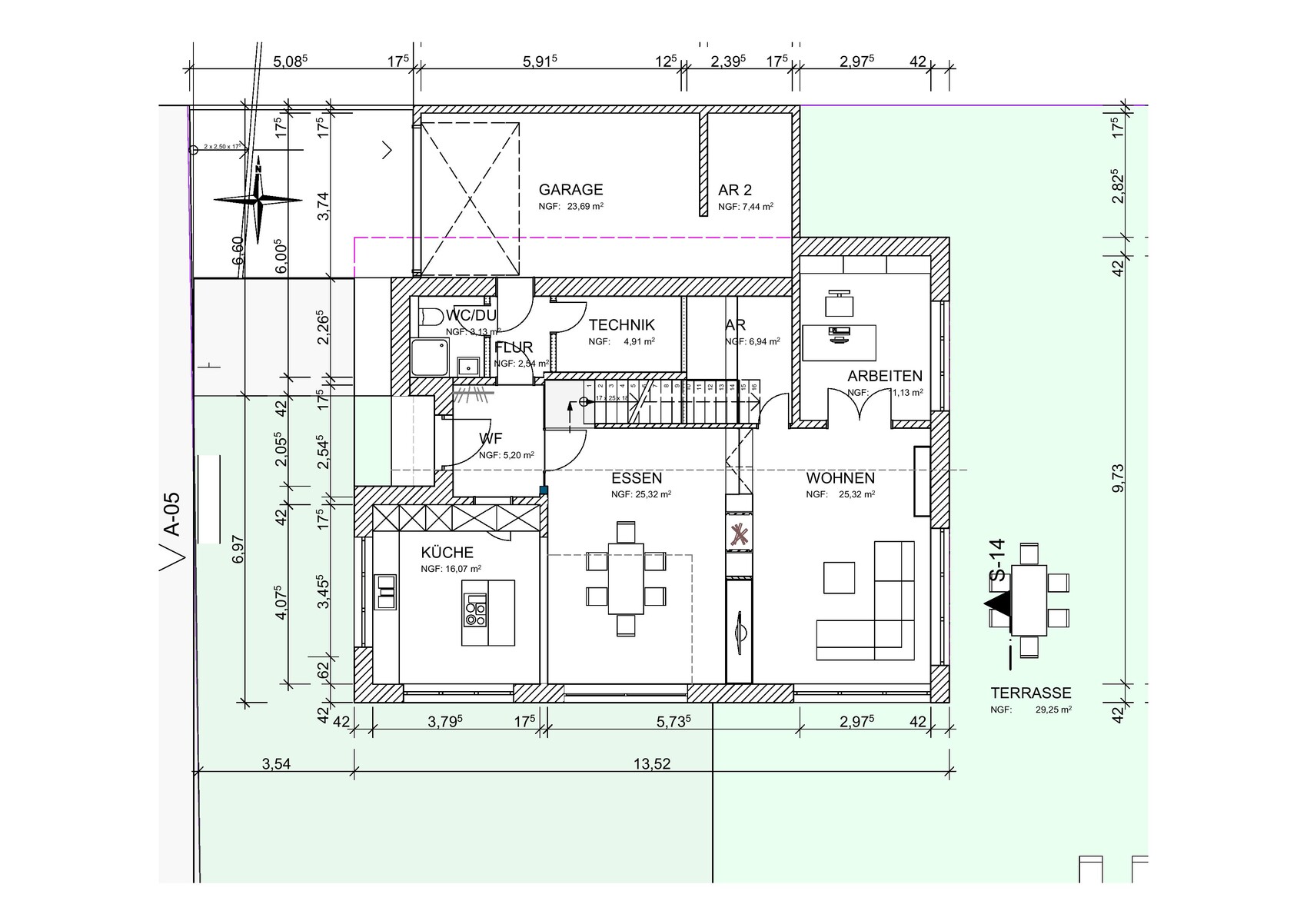 Grundriss eines Hauses: KĂŒche, Essen, Wohnen, Garage, Terrasse und TechnikflĂ€chen.