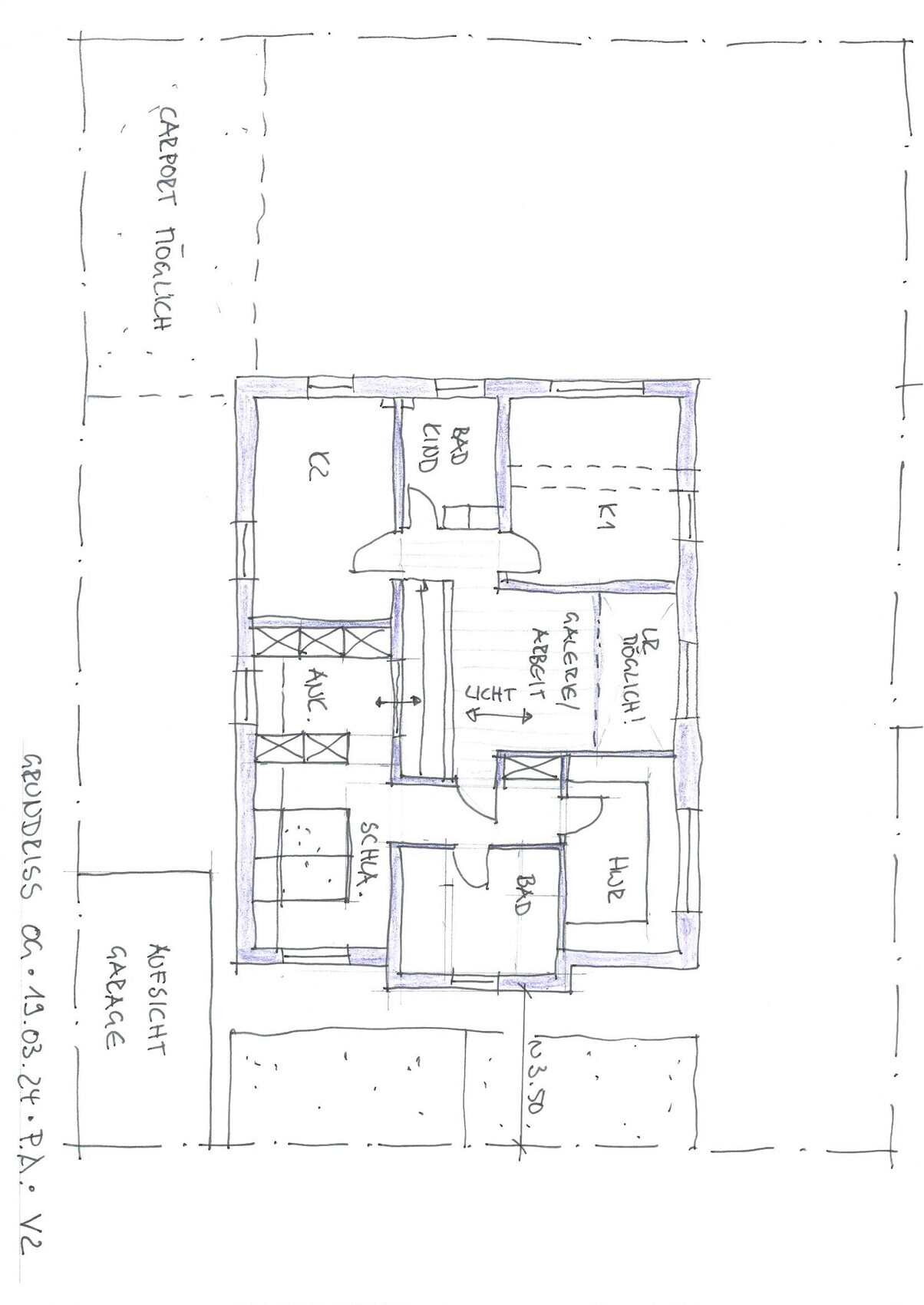 Handgezeichneter Grundriss eines Hauses mit Flur, Bad, Kueche, Zimmern und Wohnzimmer.