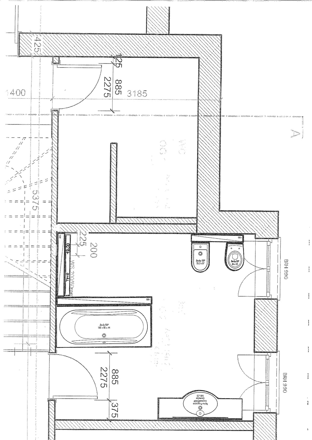 2D bathroom floor plan with bathtub, toilet, and washbasin