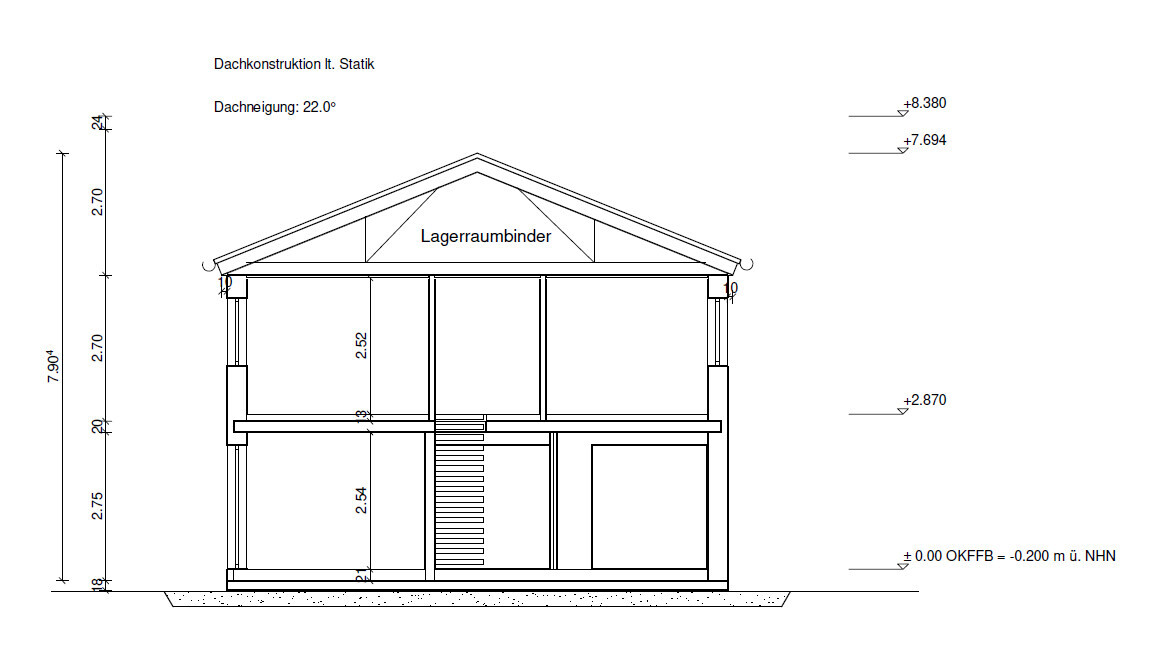 Cross-section of a two-story house with roof structure, staircase, and height dimensions.