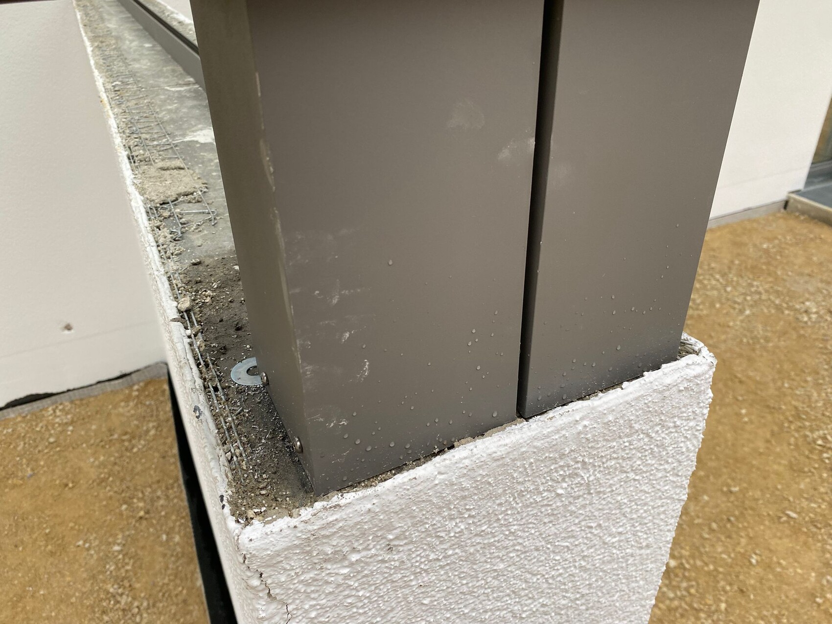 semi-detached house garden partition wall sealing-676347-1.jpeg