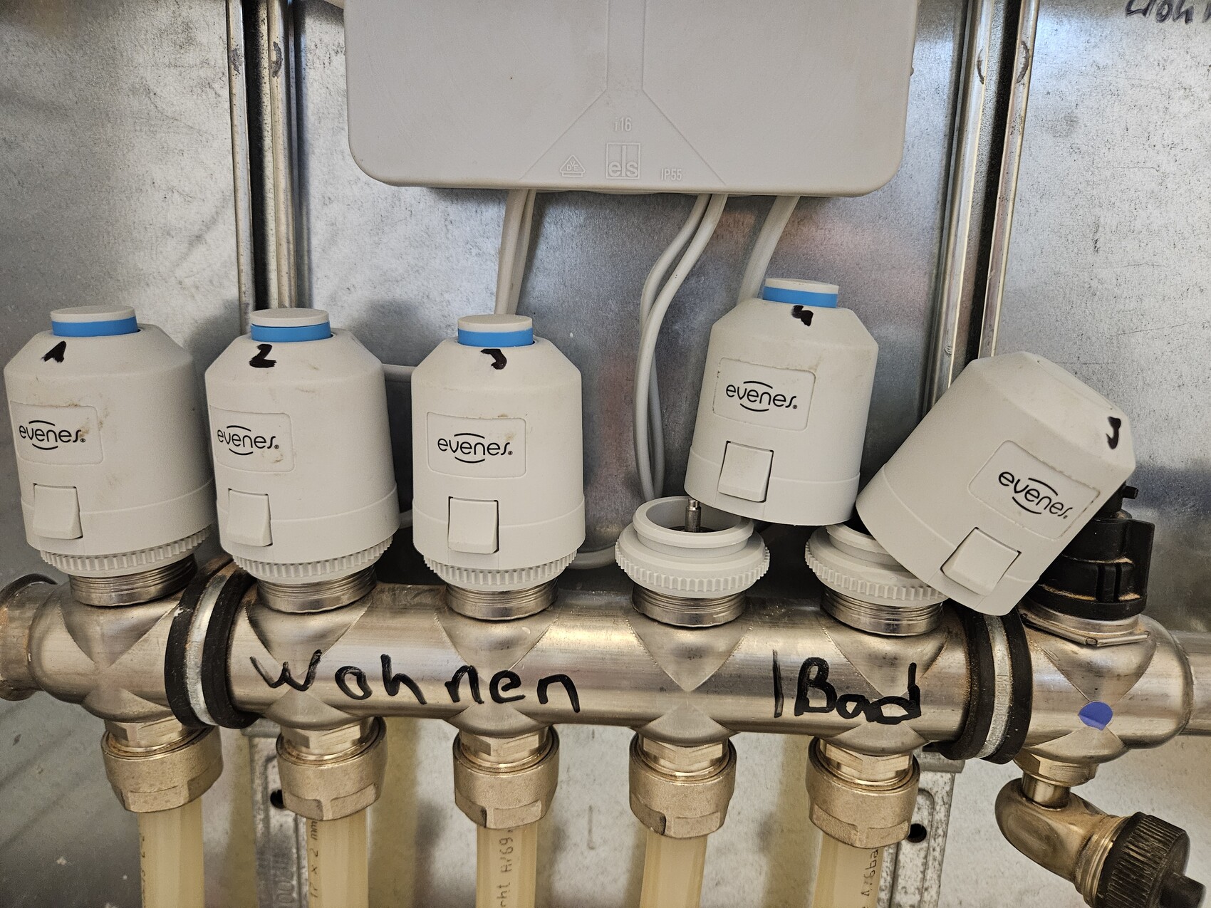 Sanitary distributor with shut-off valves and pipes, labeled Living and Bathroom
