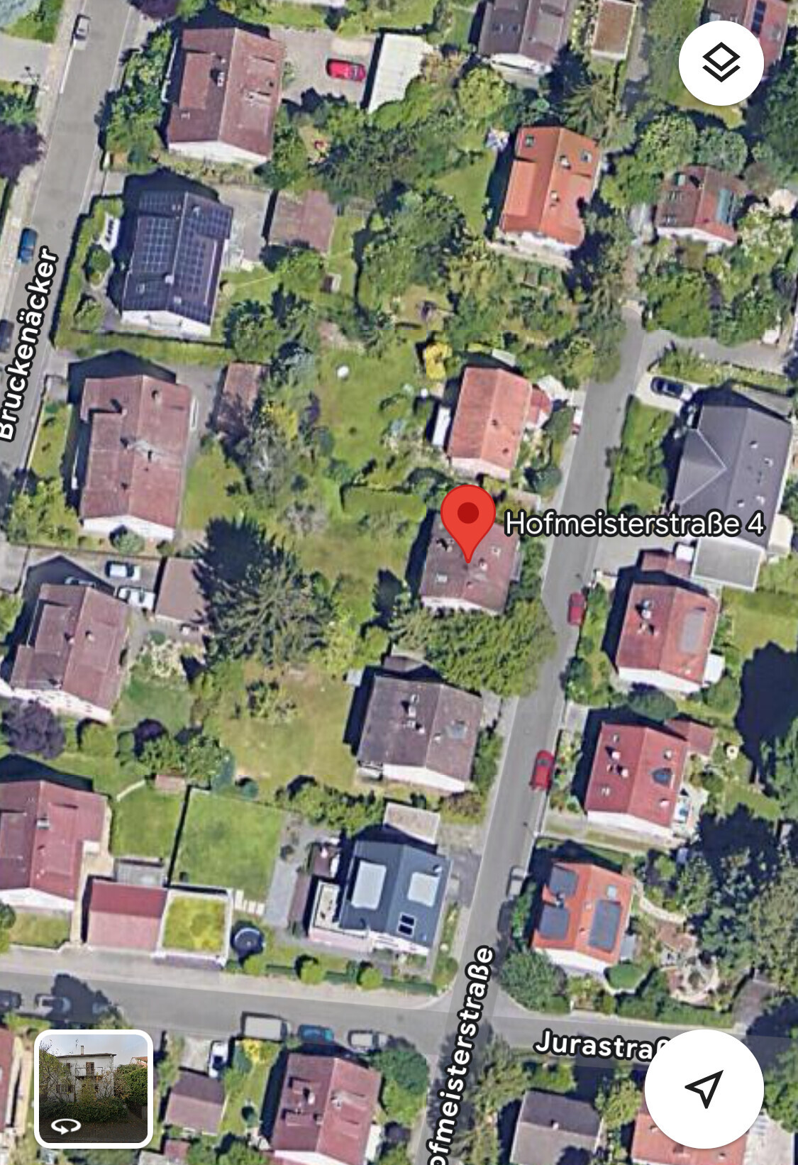 Luftaufnahme eines Wohnviertels mit Häusern, Gärten und der Markierung Hofmeisterstraße 4.