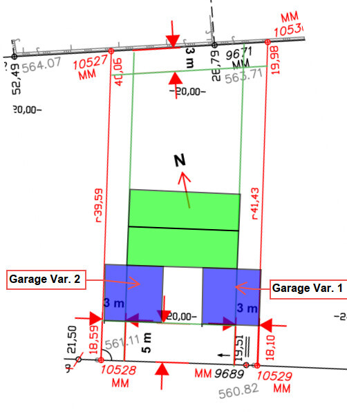 Plot floor plan with two garages (Var. 1 & Var. 2), green inner area, and north arrow.