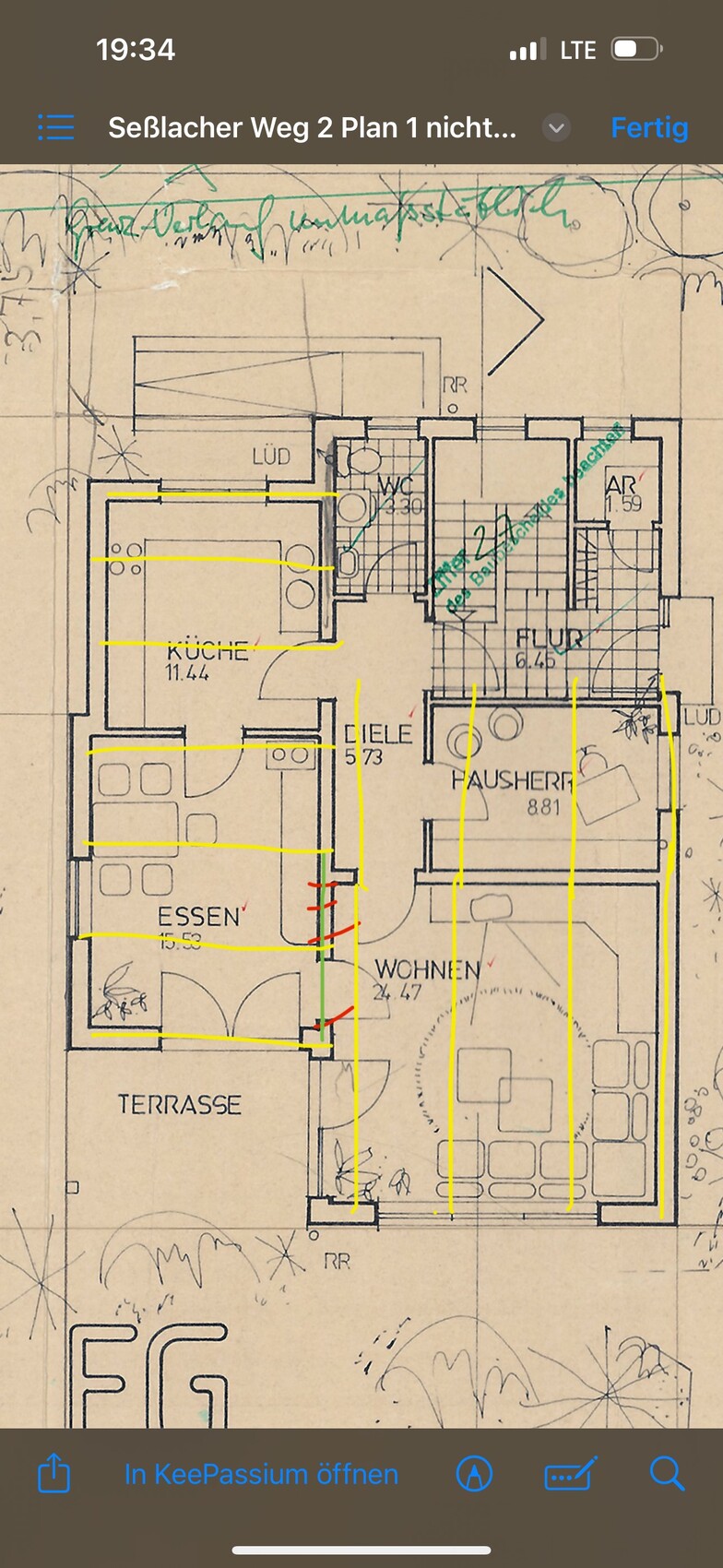 Floor plan of a house with kitchen, dining area, living room, and terrace.