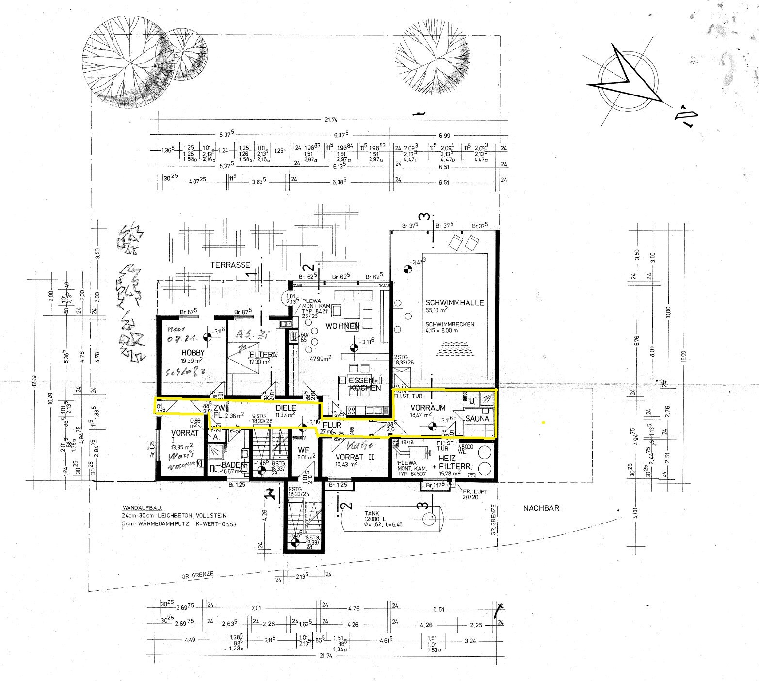 Architectural floor plan of a house with terrace and garden, clearly drawn.