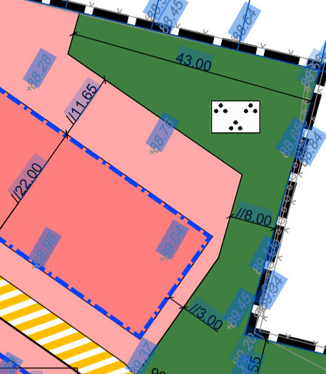 Site plan: pink building area, green surroundings, dimensions