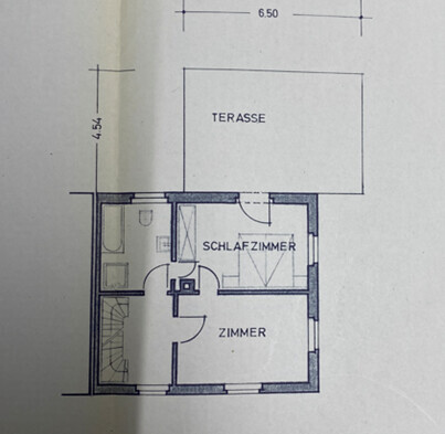 2D Grundriss eines Hauses mit Terrasse, Schlafzimmer und Zimmer