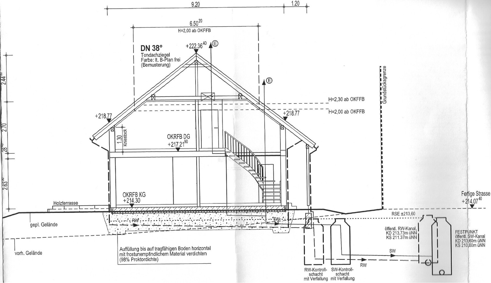 Cross-section of a house with roof structure, stairs, and foundation.